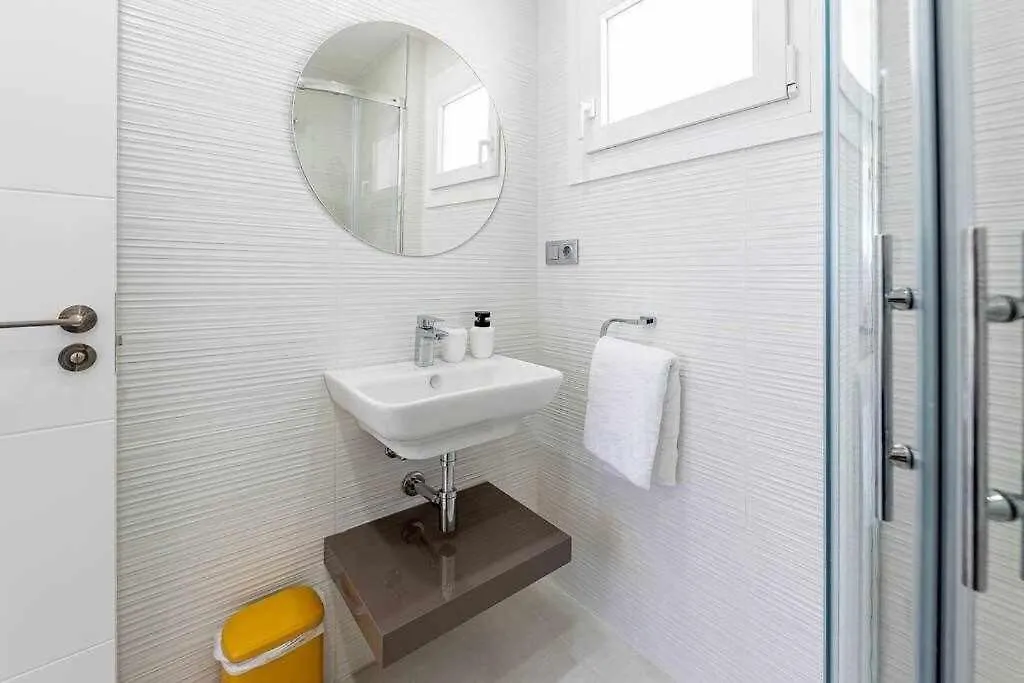 Lujoso Apartamento De 2 Habitaciones Con Vistas Бенальмадена