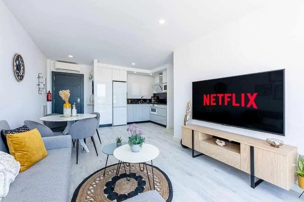 Lujoso Apartamento De 2 Habitaciones Con Vistas Benalmadena Spain