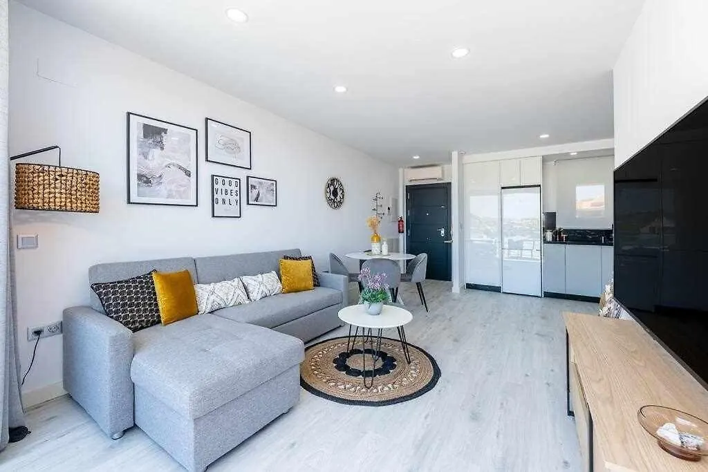 Apartment Lujoso Apartamento De 2 Habitaciones Con Vistas Benalmadena Spain